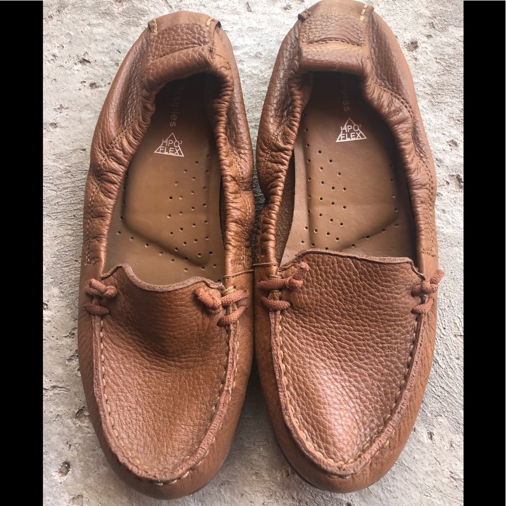 Woman's HUSH PUPPIES HPO2 Flex Leather Flats 8 Tan
